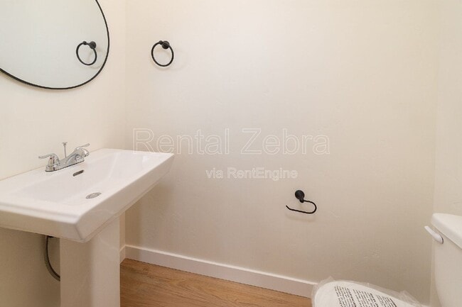 Building Photo - 374 SE Garner St