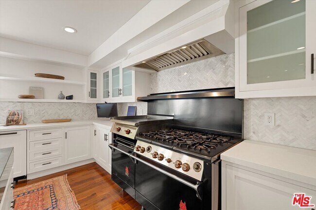 Building Photo - 2700 Glendower Ave
