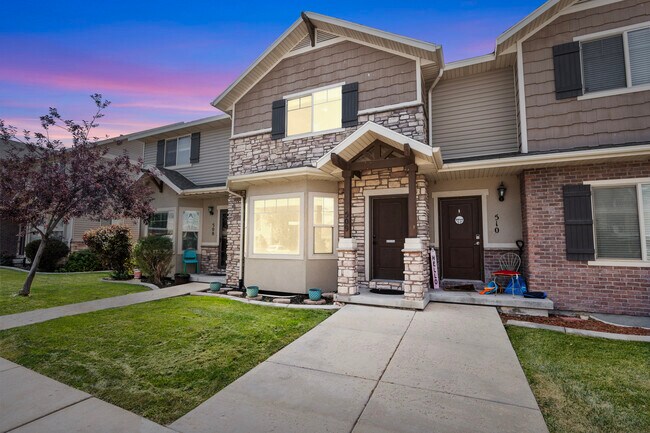 Building Photo - 490 E 700 S