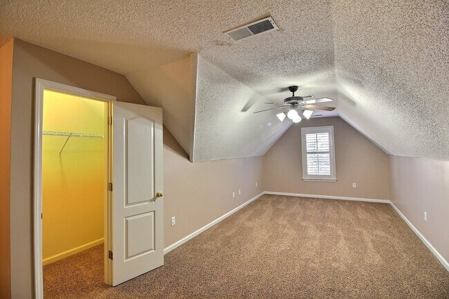 Building Photo - 1325 Rain Hollow Cir E
