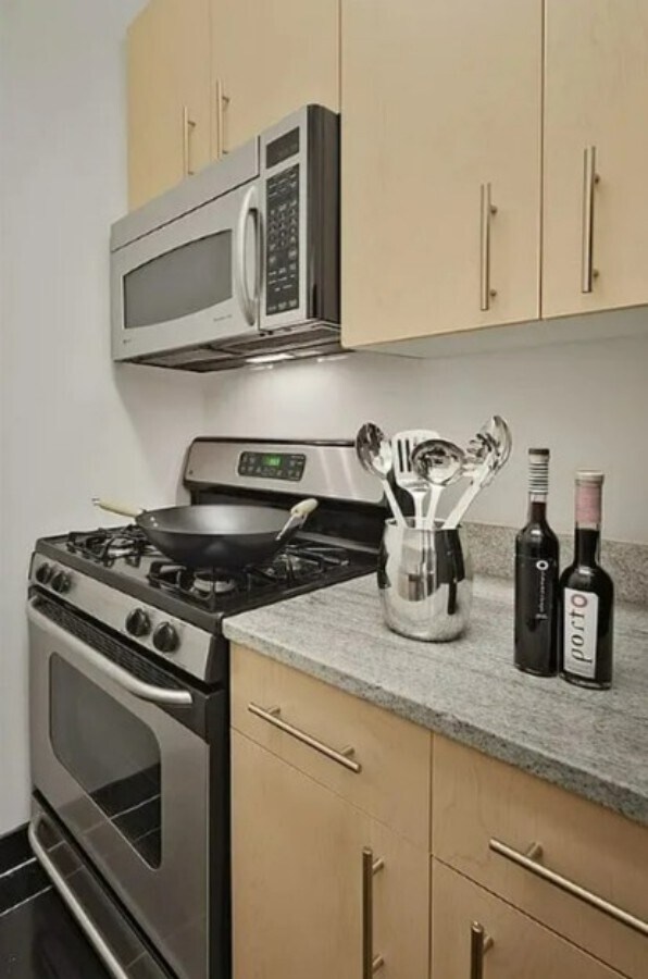 Building Photo - Washington Street