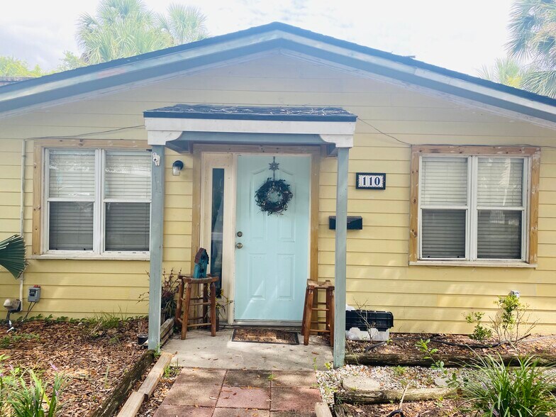 B St Beach Cottage - 110 B St