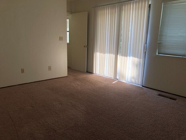 Building Photo - Alviso St