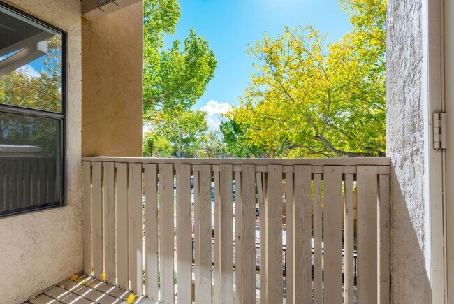 Building Photo - Light and Bright Second Level Condo Available Now!