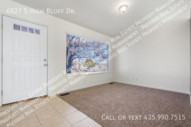 Building Photo - 6827 S High Bluff Dr