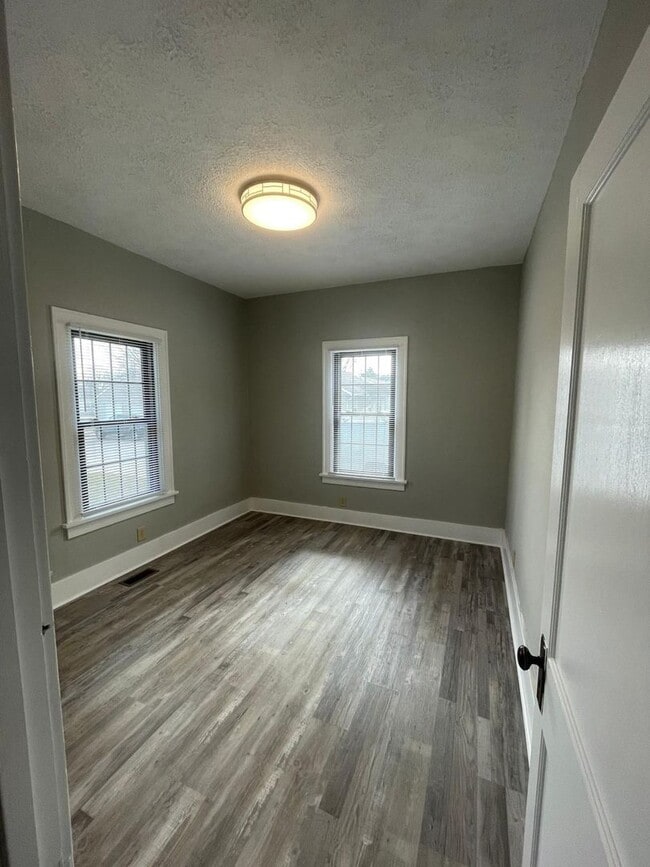 Building Photo - Charming 2-Bedroom Home with Full Basement