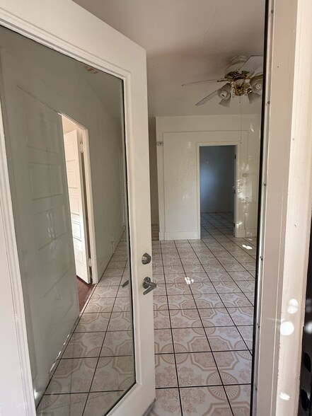 entrance - 1216 Fedora St