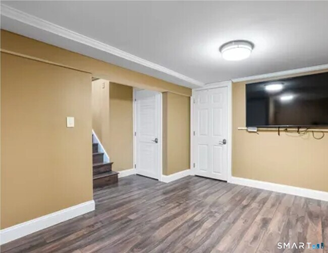 Building Photo - 144 Pond Cir