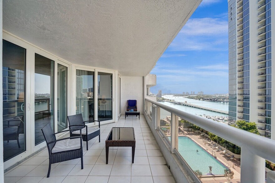Building Photo - 1717 N Bayshore Dr