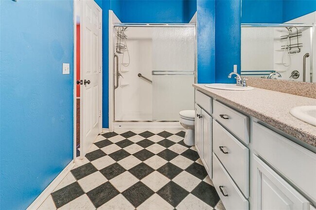 Building Photo - 6005 SE 70th St