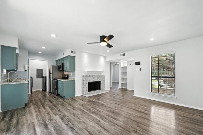 Building Photo - 5801 Lake Hubbard Pkwy