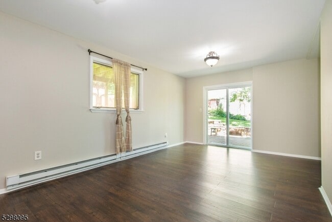 Building Photo - 19 Southwynde Dr