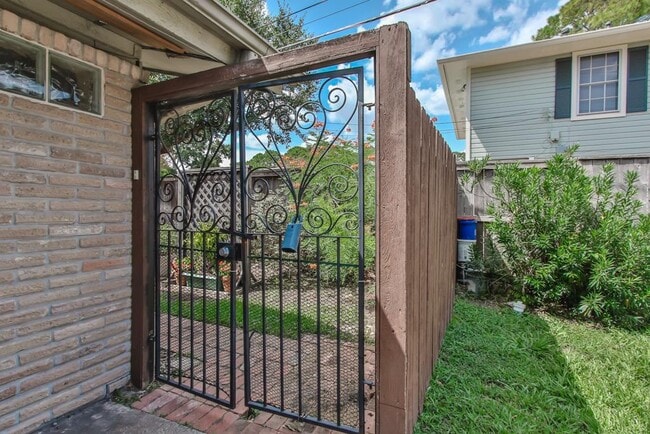 Building Photo - 5402 Imogene St