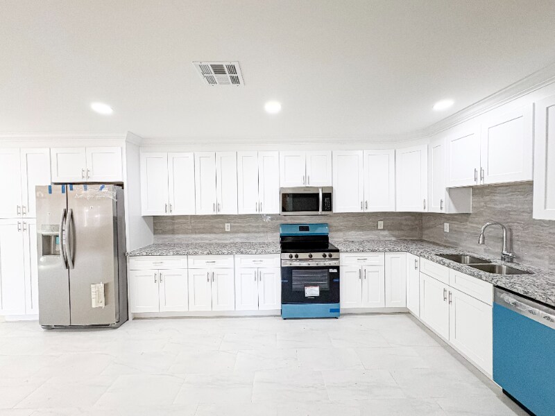 Building Photo - 1530 W 4th Pl