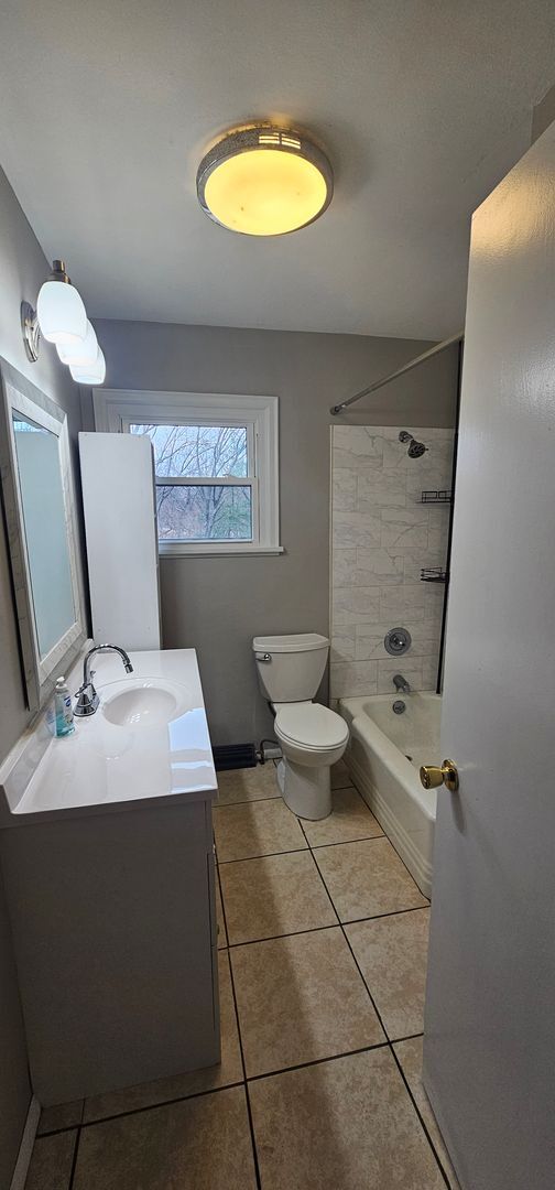 Building Photo - 2513 Hillcrest Dr