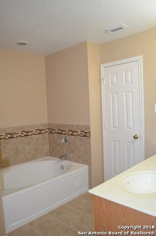 Building Photo - 443 Bluegrass Creek