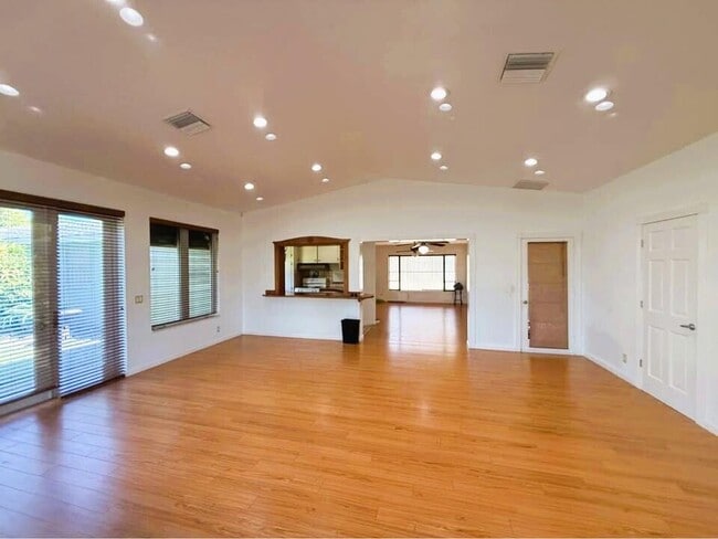 Building Photo - 1611 Carandis Rd