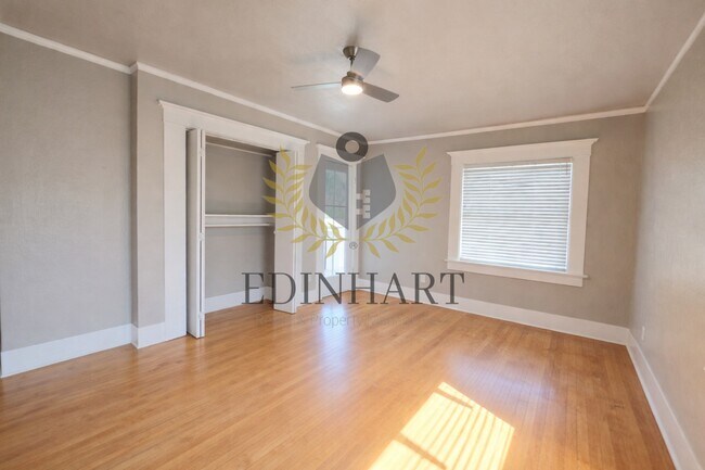 Building Photo - 1105 N College Ave