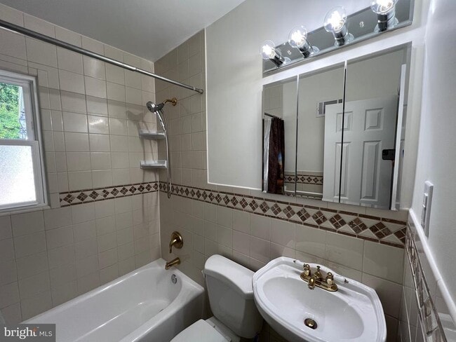 Building Photo - 5626 Tremont Dr