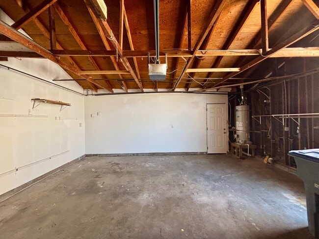 Building Photo - Oxnard | Welcome to the Pearl of Oxnard Du...