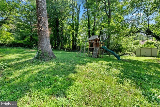 Building Photo - 3035 Hazelton St