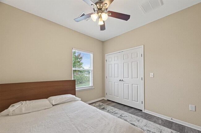 Building Photo - 1009 Niagara St