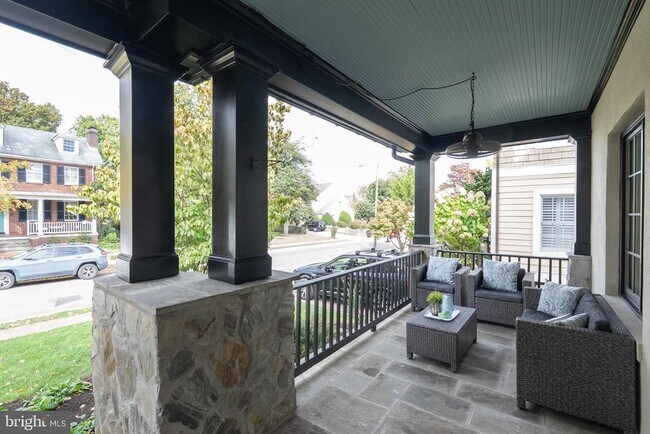 Building Photo - 200 Summers Dr