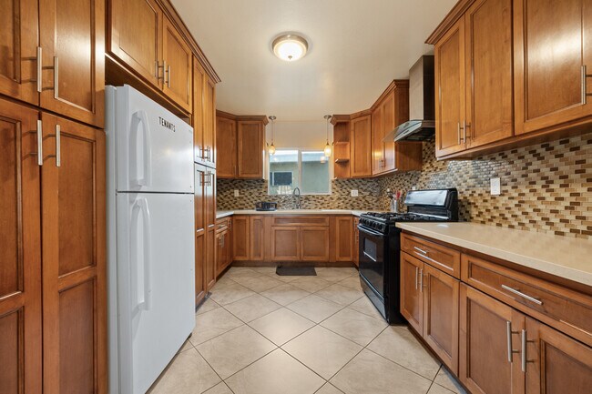 Building Photo - 8400 Grape St