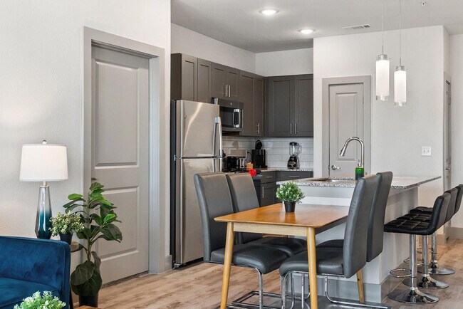 Building Photo - 12100 1/2 Ferrystone Glen Dr