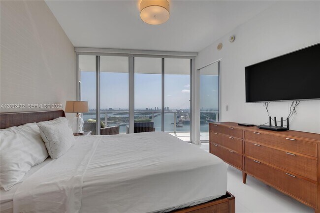 Building Photo - 1100 Biscayne Blvd