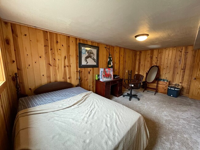 Building Photo - AVAILABLE JULY - 3 BEDROOM/1.5 BATHROOM HOME