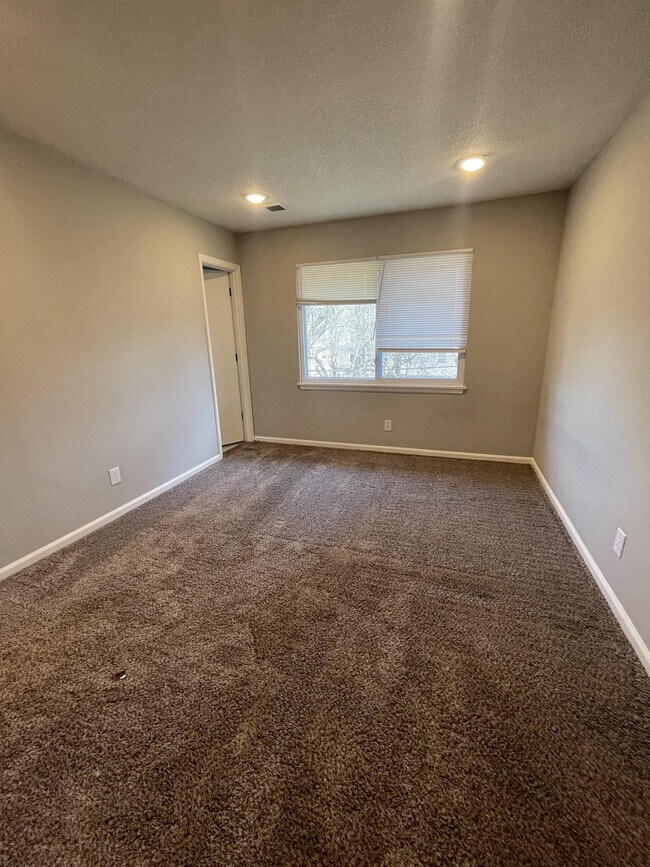 Building Photo - 1200 NW Hwy 7