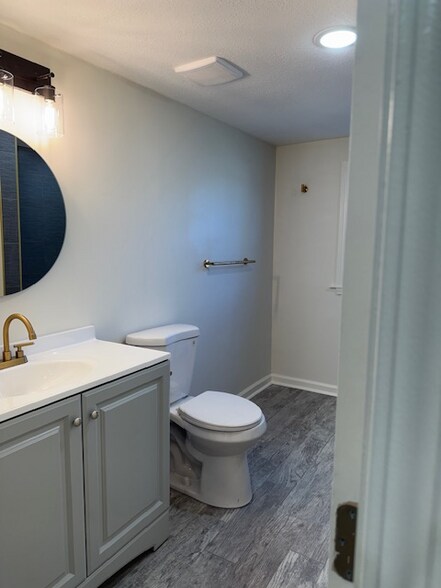 Building Photo - 110 Ridgeway St