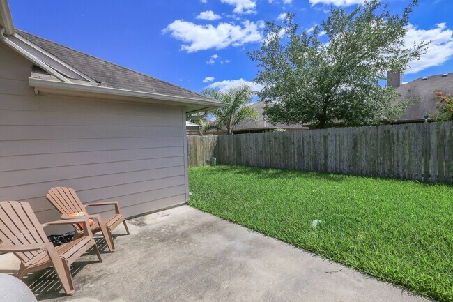 Building Photo - 5933 Brightwood Dr