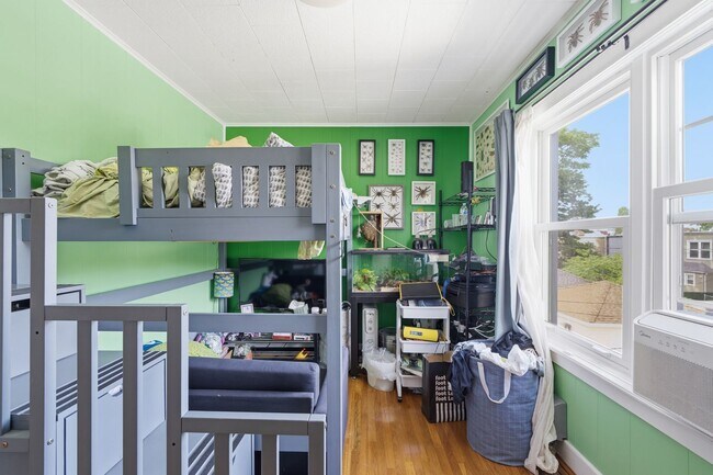 Building Photo - Fully Furnished Family Home in Glendale, NY