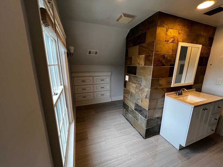 Building Photo - 314 3rd St