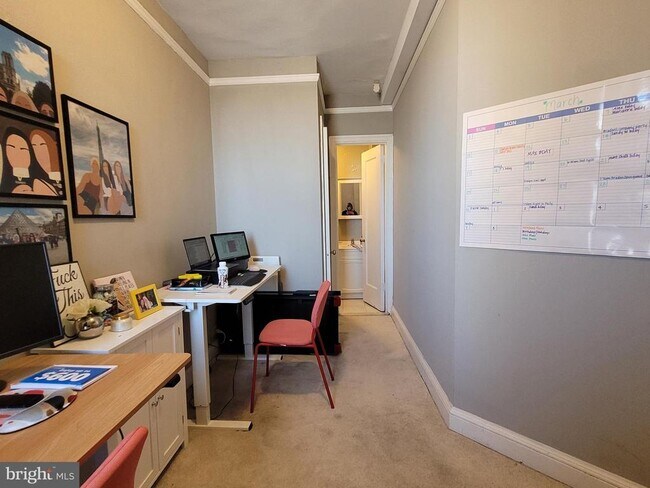 Building Photo - 2031 Locust St