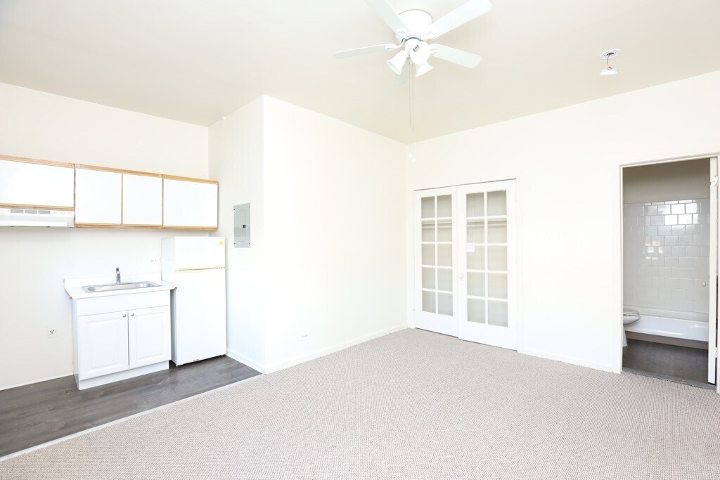 Building Photo - 3957 W Irving Park Rd