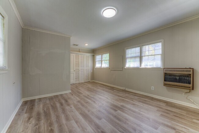Building Photo - Move-In Special: Qualified Tenants Get 50%...