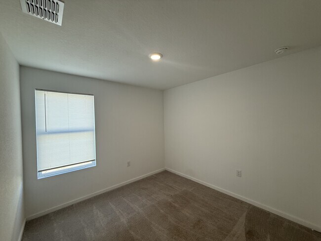 Building Photo - 10727 Vesta Curv