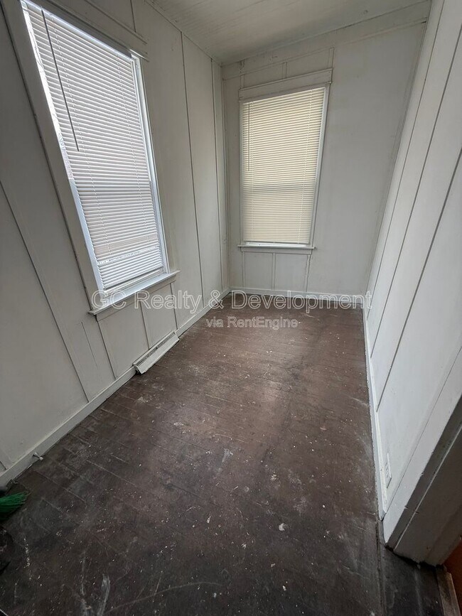 Building Photo - 8637 S Essex Ave