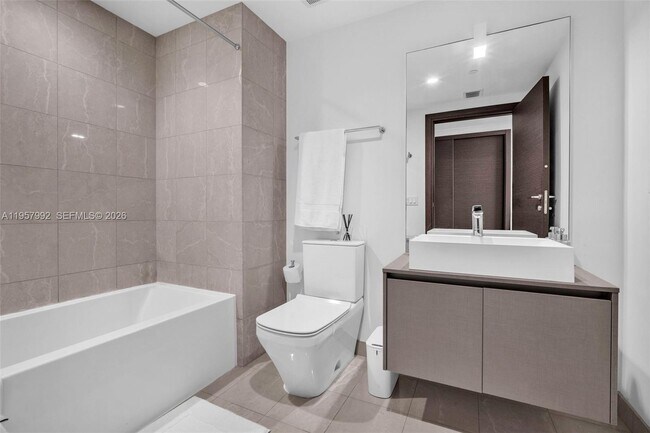 Building Photo - 1000 Brickell Plaza