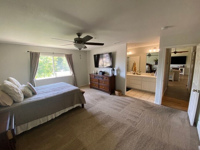 Building Photo - Beautiful 5 Bed, 2 Bath with Large Yard in Mount Helix!!