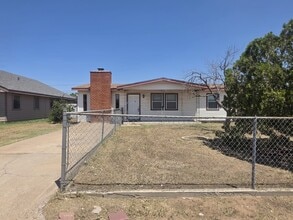 Building Photo - 711 Ruby Dr