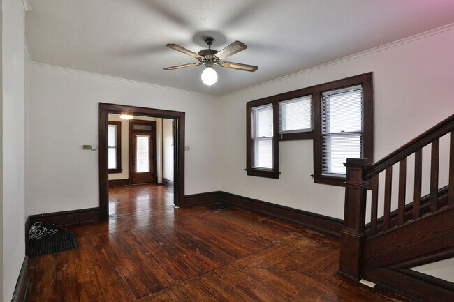 Building Photo - 4 Bedroom North Campus Newly Remodeled House with 2 Decks and Patio