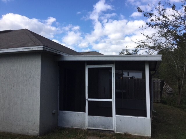 Building Photo - 6637 Gentle Oaks Dr E