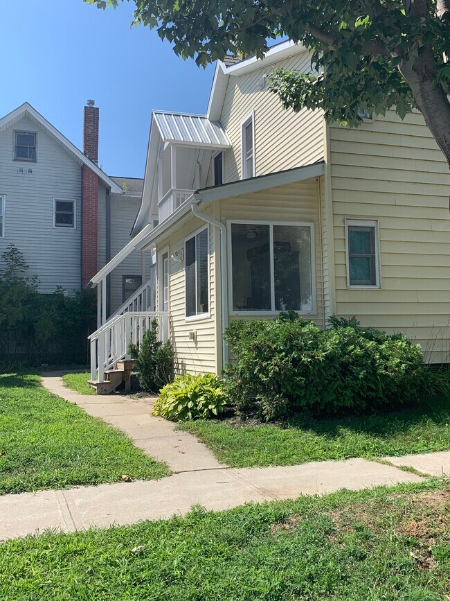 Building Photo - 125 Manhattan Dr