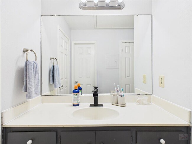 Building Photo - 2529 Rio Grande St