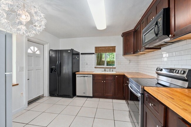 Building Photo - 5203 S Indian River Dr