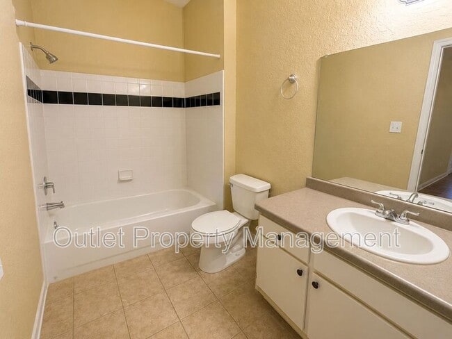 Building Photo - 6071 Westgate Dr